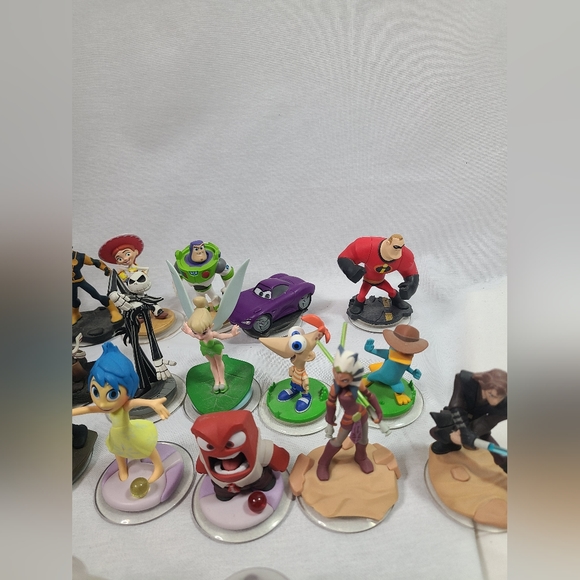 Large Disney Infinity Disney 22 Figures and 6 crystals lot - Picture 4 of 11